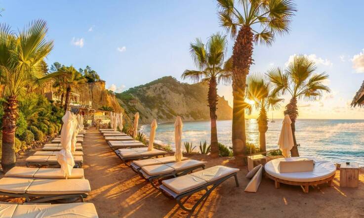 Wakacje nad morzem: Dlaczego warto wybrać hotel z restauracją?