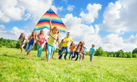 W jaki sposób kolonie letnie wpływają na pewność siebie dziecka?