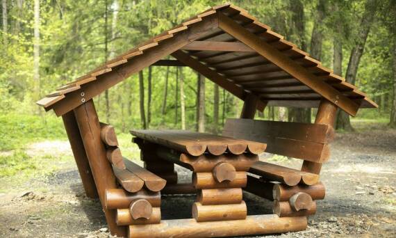 Przewodnik po konserwacji i pielęgnacji drewnianych carportów