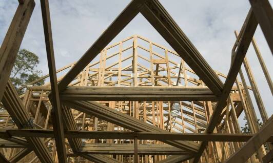 Więźba dachowa a estetyka budynku – jak osiągnąć harmonię?