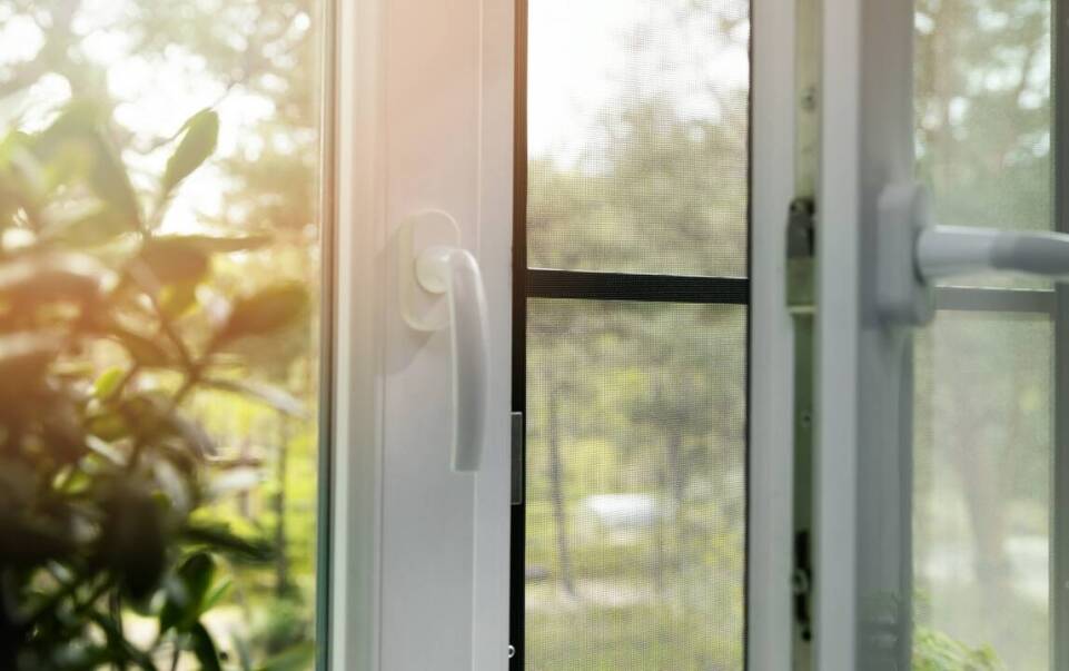 Wpływ moskitier na izolację termiczną mieszkań