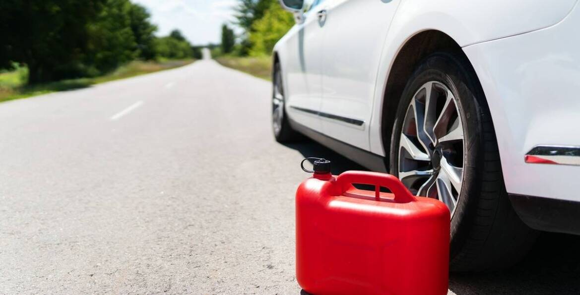 Jak pomoc drogowa wspiera kierowców w przypadku braku paliwa na trasie?
