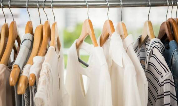 Jakie fasony bluzek damskich są najbardziej uniwersalne?