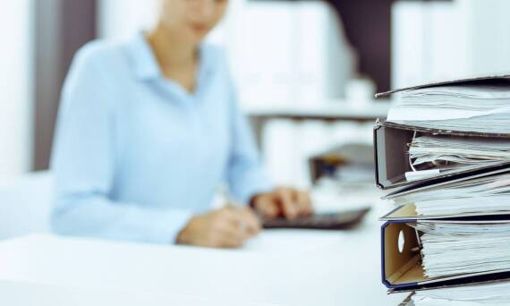 Jakie usługi oferują biura rachunkowe w zakresie ewidencji księgowej?