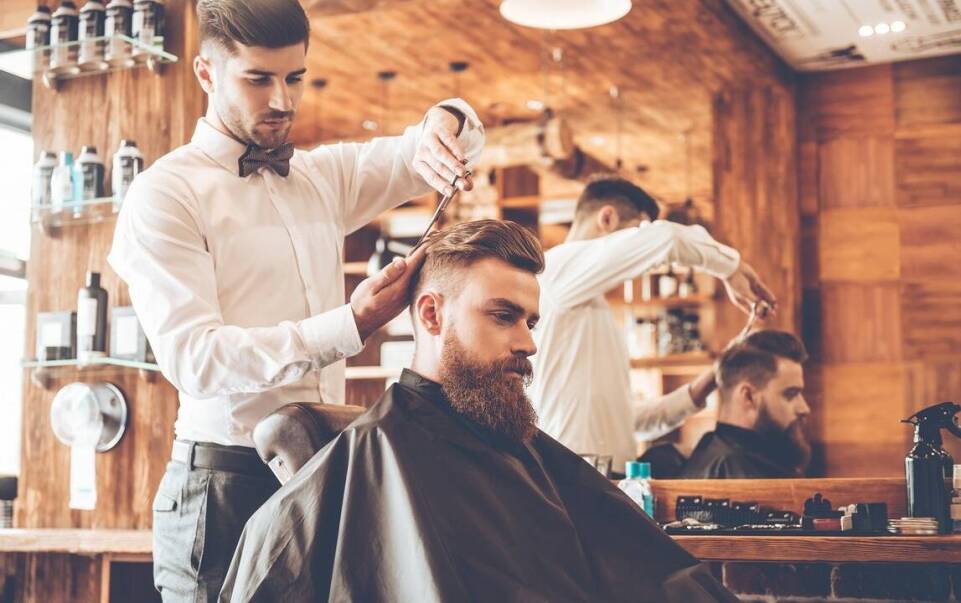 Usługi fryzjera męskiego: co wyróżnia profesjonalne podejście?