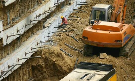 Wpływ rozparcia stalowego na stabilność i bezpieczeństwo wykopów