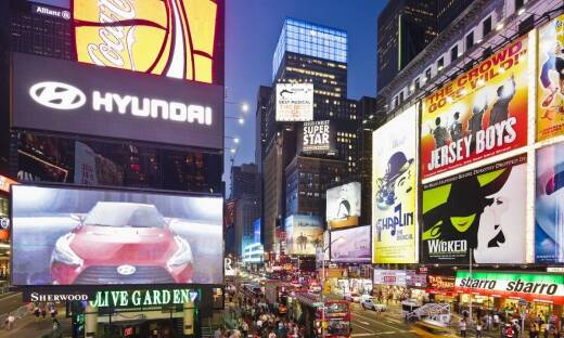 Jakie korzyści niesie ze sobą reklama zewnętrzna na rynku lokalnym?