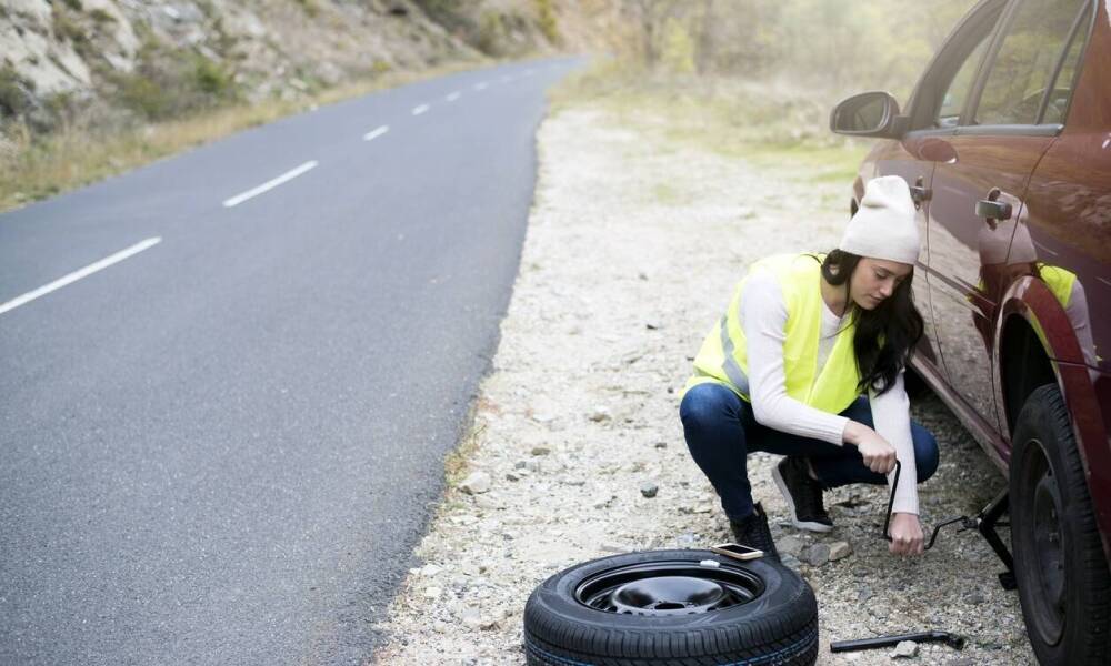 Dlaczego warto wybrać profesjonalną pomoc drogową zamiast działać samodzielnie?