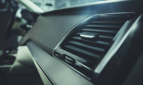 Technologiczne nowinki w pojazdach: co warto wiedzieć?