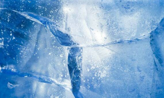 Sztuka rzeźbienia w lodzie: inspiracje i techniki używane przez ice team