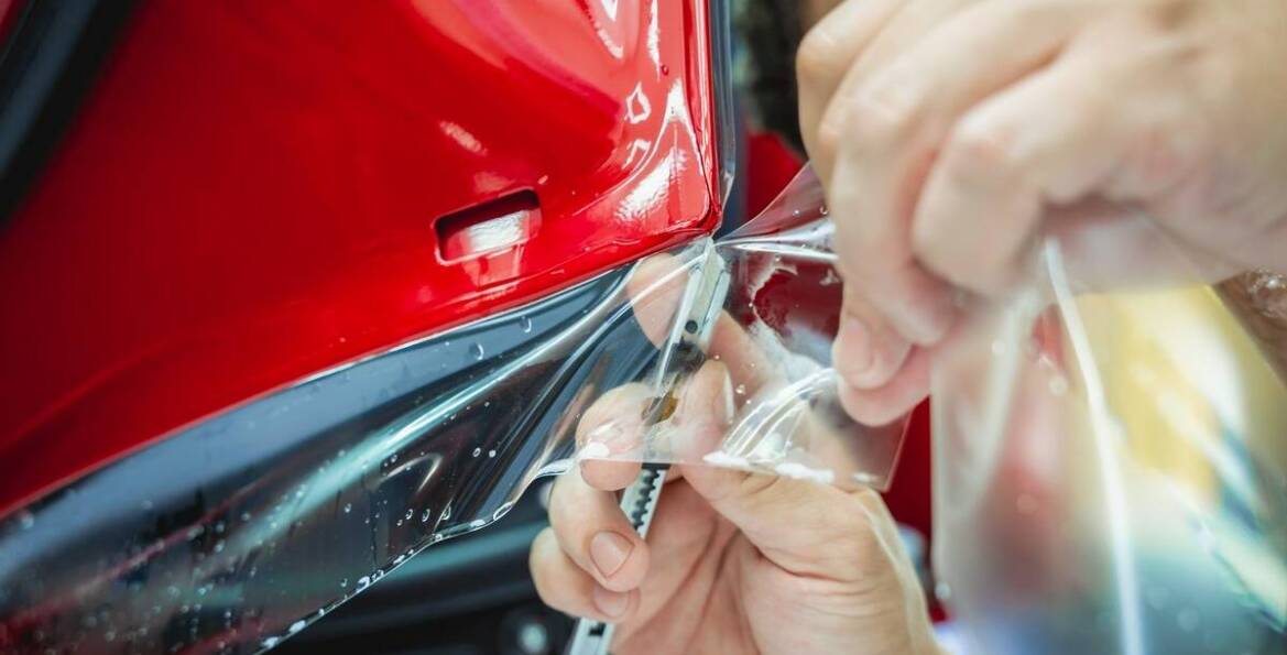 Jak folia PPF chroni lakier samochodowy przed promieniowaniem UV?