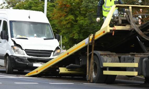 Dowóz paliwa jako element pomocy drogowej – co obejmuje ta usługa?