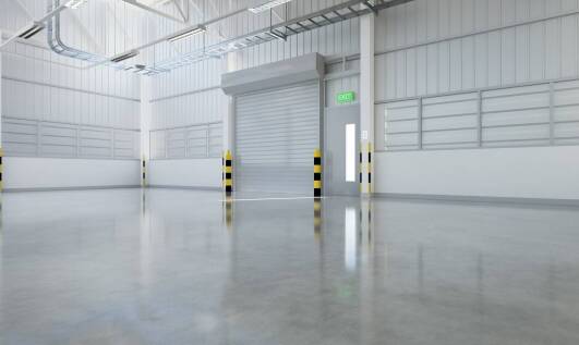 Posadzki żywiczne w obiektach przemysłowych – odporność na uszkodzenia