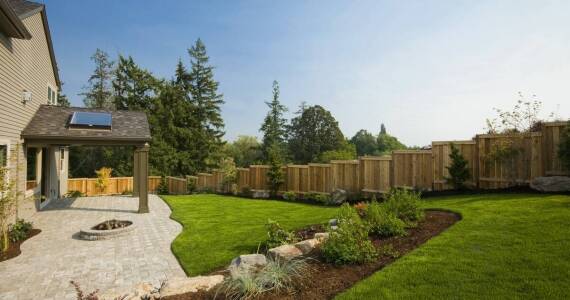 Jak przydomowa oczyszczalnia ścieków wpływa na zmniejszenie kosztów eksploatacji domu?