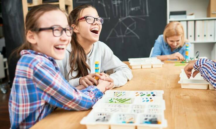 Escape room w szkole: korzyści z zastosowania niestandardowych scenariuszy