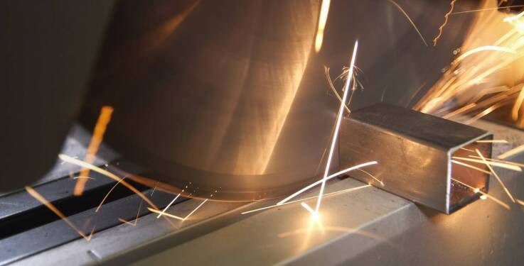 Porównanie efektywności laserowego i tradycyjnego cięcia rur