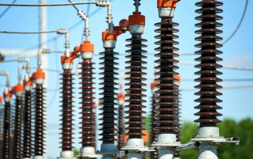 Jak budowa zasilania elektroenergetycznego wspiera rozwój infrastruktury?