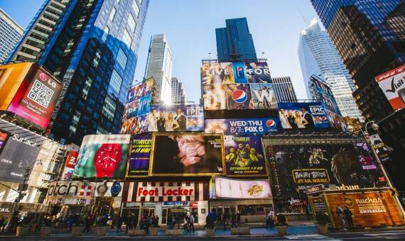 Kompleksowe projekty reklamowe z użyciem potykaczy producenta