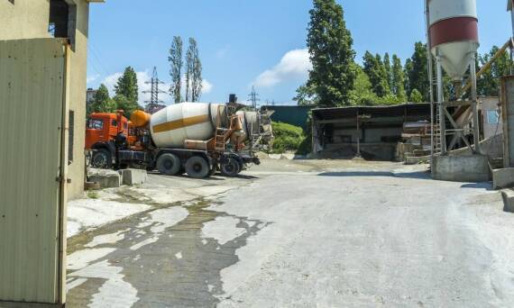 Wpływ technologii anhydrytu na redukcję śladu węglowego w budownictwie