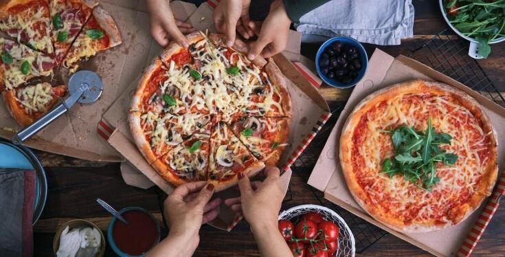 Jakie kompozycje pizzy są dostępne w pizzerii włocławek?