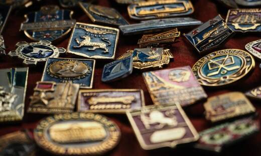 Jakie są najpopularniejsze typy starych monet w ofercie antykwariatu?