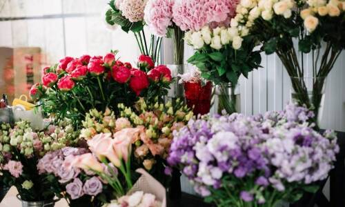 Jak hurtownia artykułów florystycznych pomaga w tworzeniu unikalnych prezentów?