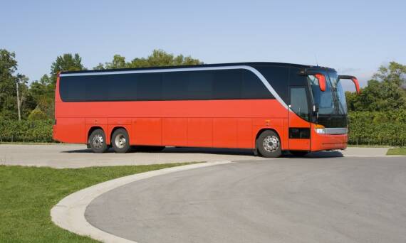 Wynajem autokarów na szkolenia i konferencje - kluczowe zalety naszej oferty