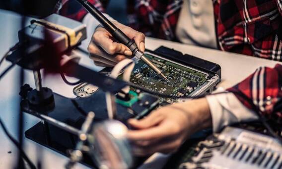 Jak właściwie serwisować urządzenia fiskalne, aby przedłużyć ich żywotność?