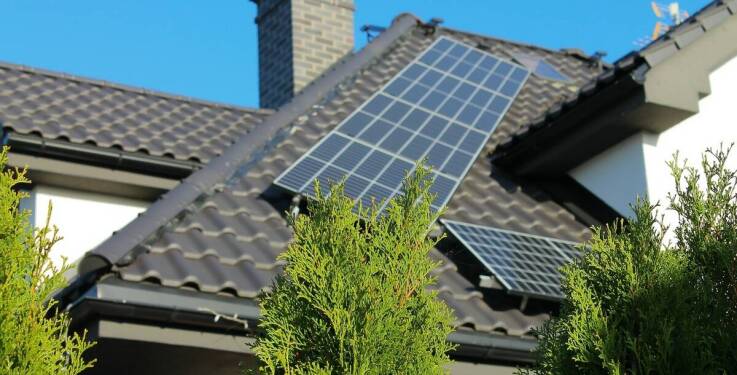 Wpływ instalacji OZE na niezależność energetyczną domu