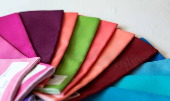 Jak zmniejszyć ilość odpadów tekstylnych dzięki skupowi resztek poprodukcyjnych?