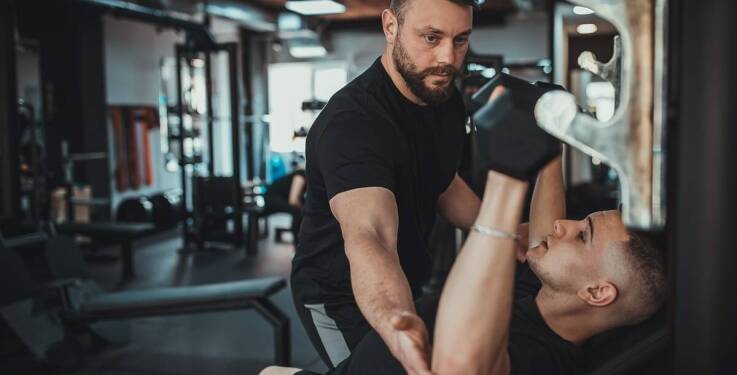 Rola trenera personalnego w poprawie elastyczności i wytrzymałości ciała
