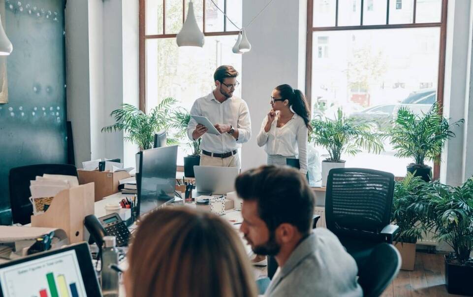 Rola usług kadrowych w zapewnieniu zgodności z przepisami prawa pracy