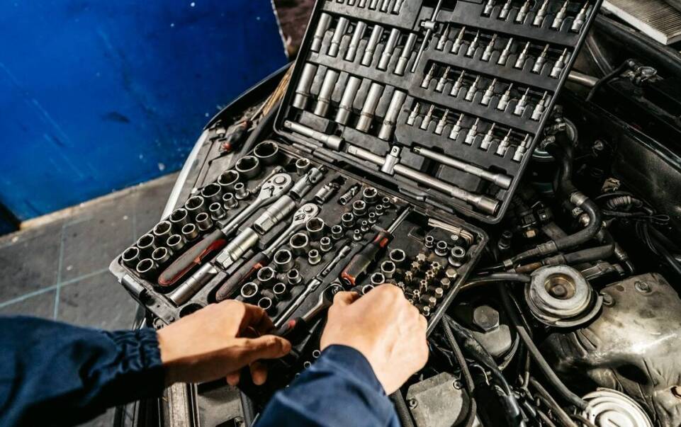 Techniki montażu zabezpieczeń antykradzieżowych oferowane przez mechaników z Zabrza