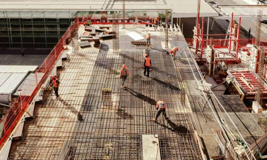 Zalety stosowania betonu towarowego w budownictwie infrastrukturalnym