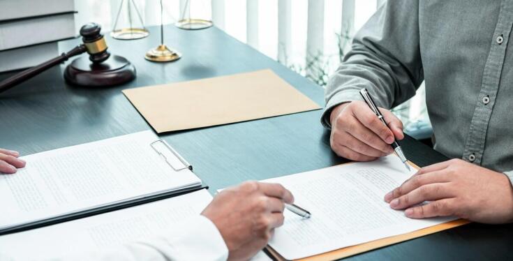 Jak porady prawne pomagają w ochronie przed klauzulami niedozwolonymi?