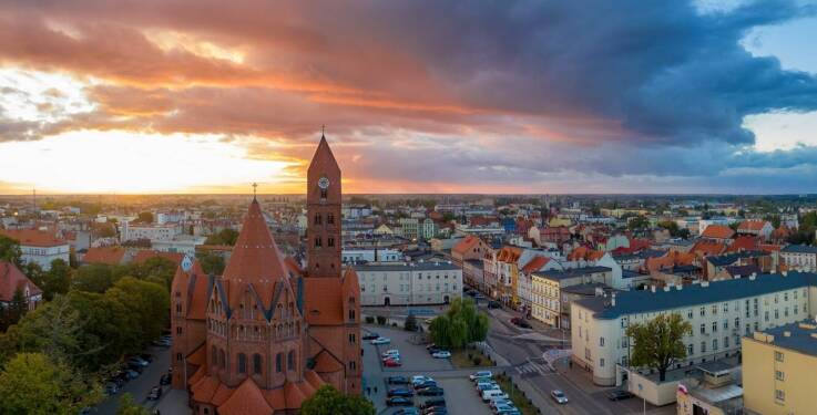 Gdzie znaleźć najlepsze jedzenie w Rewalu po intensywnym dniu na plaży?