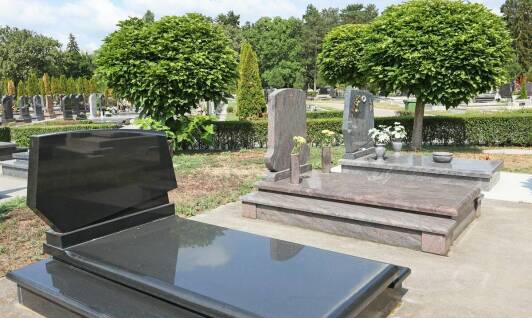 Jakie są najczęstsze błędy popełniane przy wyborze nagrobka?