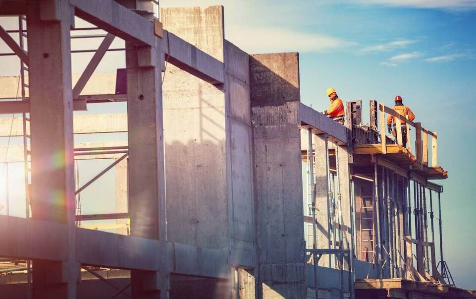 Zrównoważony rozwój a wybór spieków kwarcowych w budownictwie