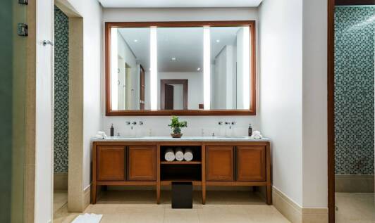 Nowoczesne i praktyczne bagażniki hotelowe - co wyróżnia najlepsze modele?