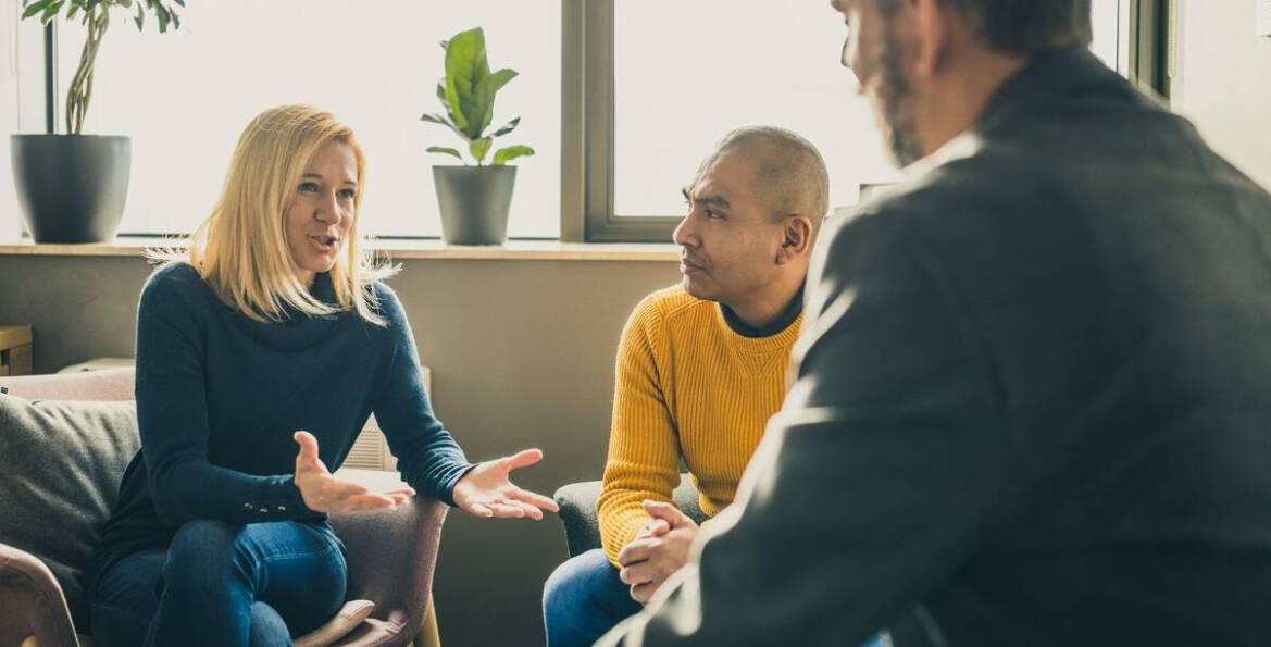 Wpływ transparentnej polityki kosztów na zadowolenie klientów agencji