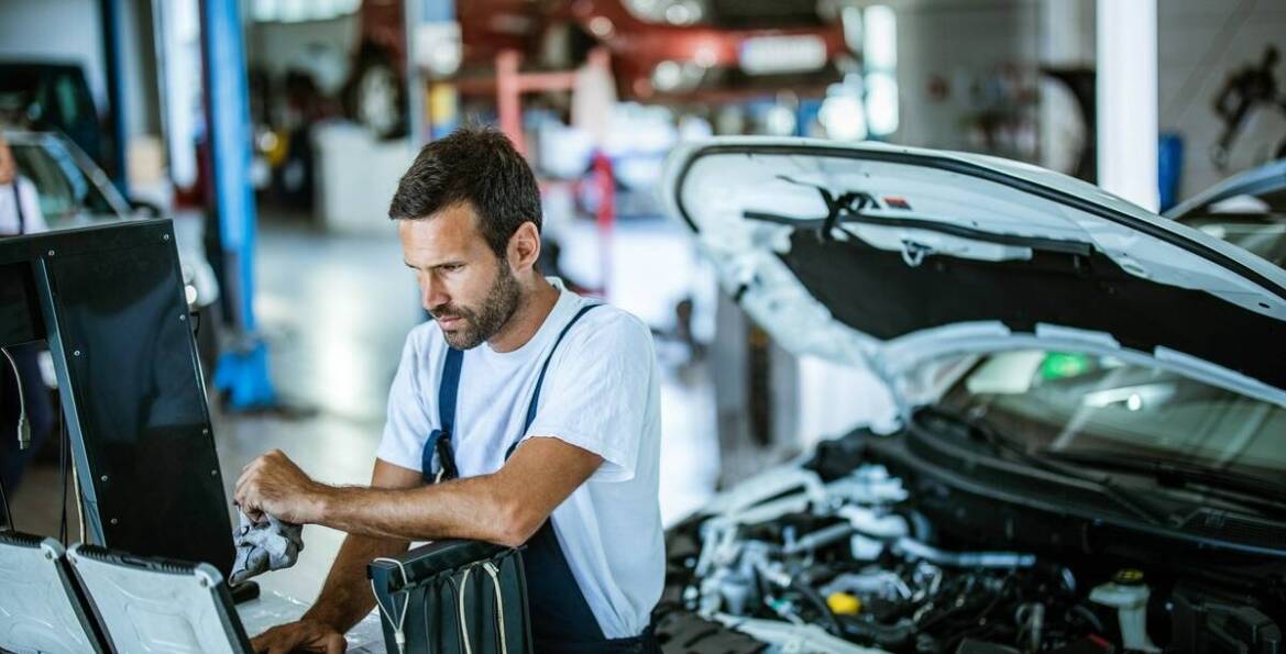 Wpływ regularnych przeglądów samochodu na zwiększenie bezpieczeństwa na drodze