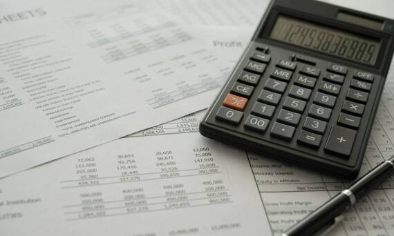 Jakie aspekty finansowe uwzględnić przy przejmowaniu firmy?