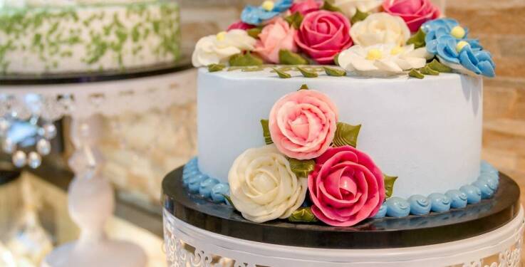 Torty weselne – co warto wiedzieć przed zamówieniem?