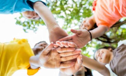 Jak uczestnictwo w obozie dla dzieci wpływa na rozwój umiejętności społecznych?