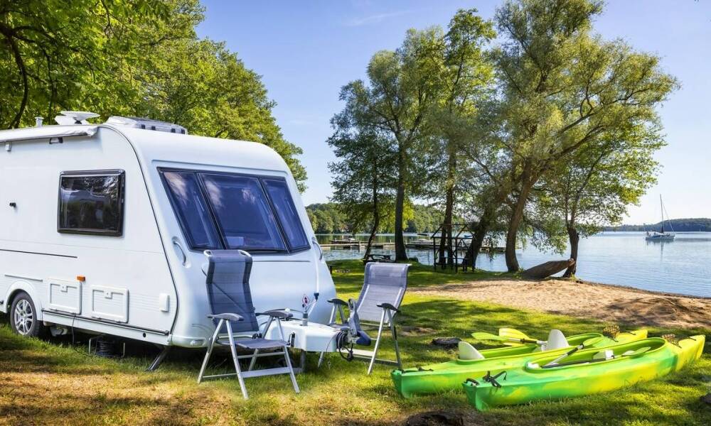 Letnie promocje na domki mobilne – jakie oferty warto rozważyć?