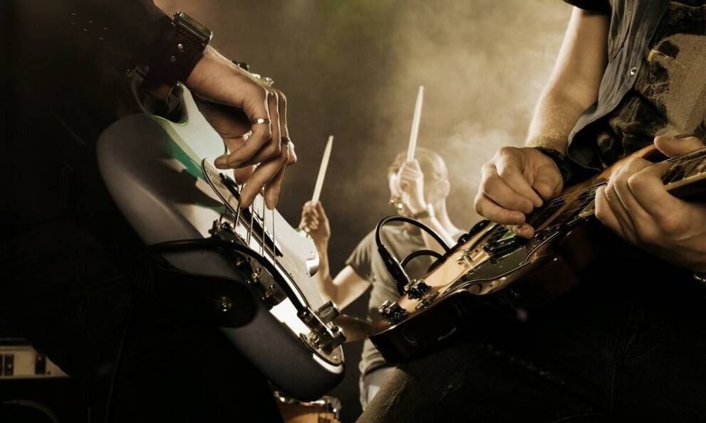 Zespół muzyczny na żywo – jak wpływa na interakcję gości na wydarzeniach?