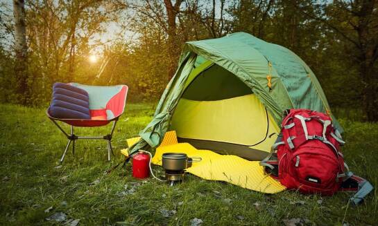 Kemping z bezpośrednim dostępem do plaży: co warto wiedzieć przed rezerwacją?