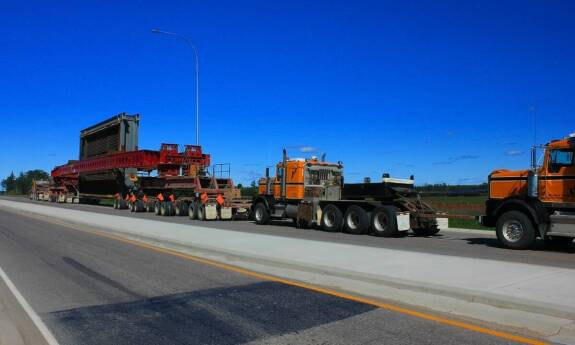 Specyfika przewozu ładunków ciężkich – co warto wiedzieć o ofercie firmy?