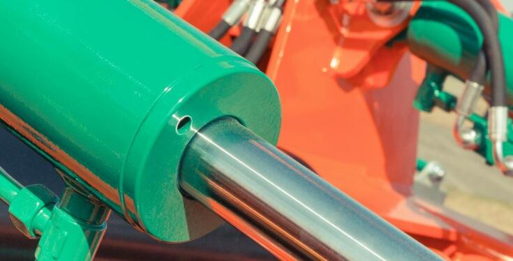 Jak uszczelka typu U zwiększa komfort pracy operatorów maszyn rolniczych?