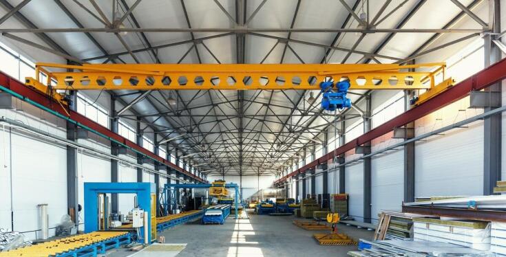 Wpływ izolacji przemysłowych na redukcję hałasu w halach produkcyjnych